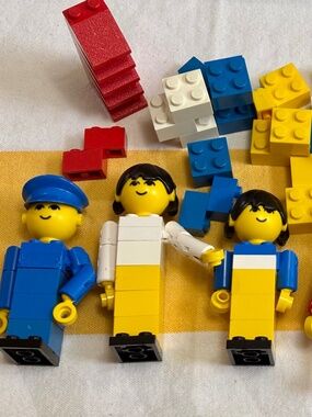 VINTAGE LEGO *most likely from 1970's and the set 200-1 "Family"
